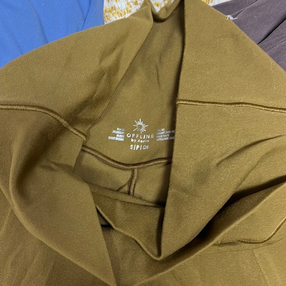 Aerie bundle only worn once or twice small stains as shown in pictures - Picture 2 of 10